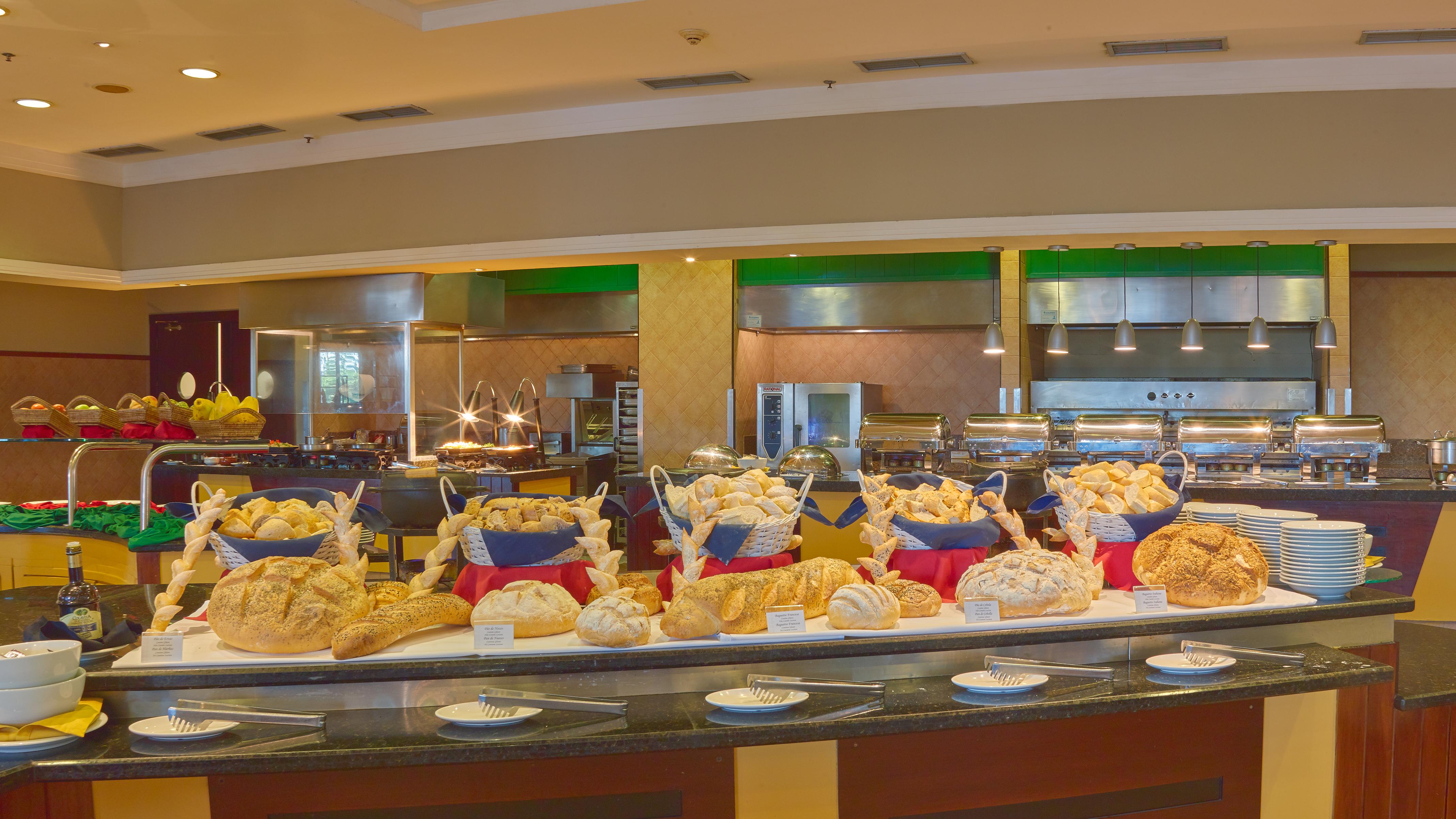Bourbon Resort Atibaia Exterior foto A buffet at a hotel