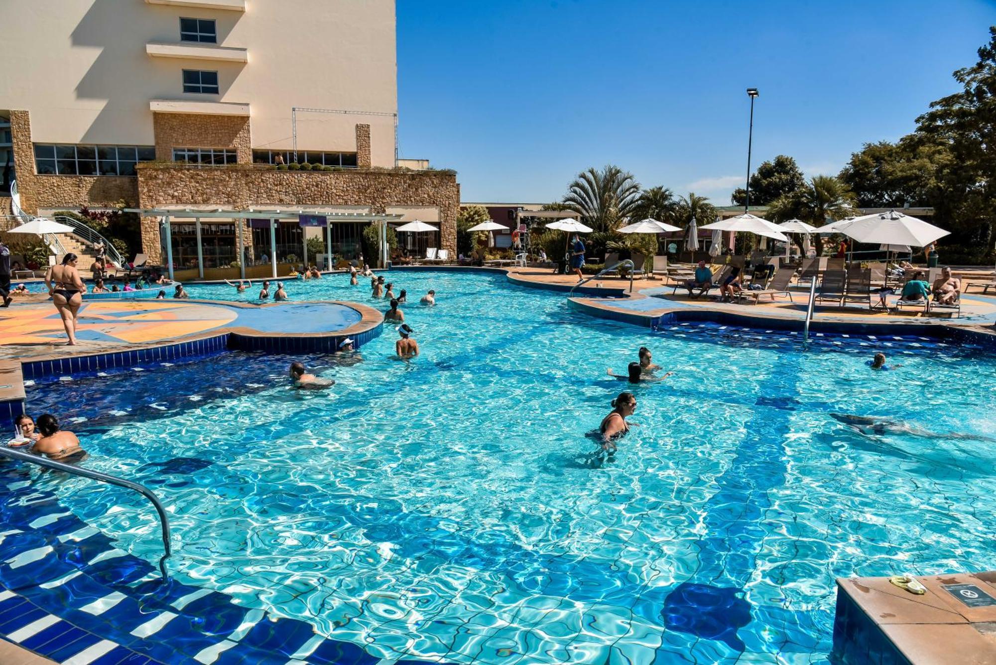 Bourbon Resort Atibaia Exterior foto The pool at the Hilton